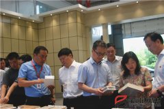 寶豐縣縣委書記、縣長許紅兵率考察團(tuán)蒞臨寶潤達(dá)參觀調(diào)研
